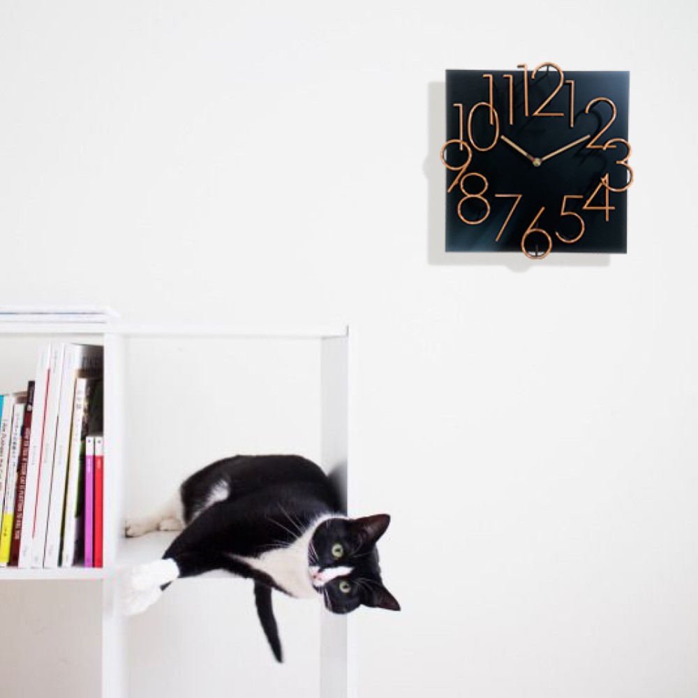 阿拉伯舞時鐘與貓咪 Black clock with rose gold 3D Arabic numerals with cat